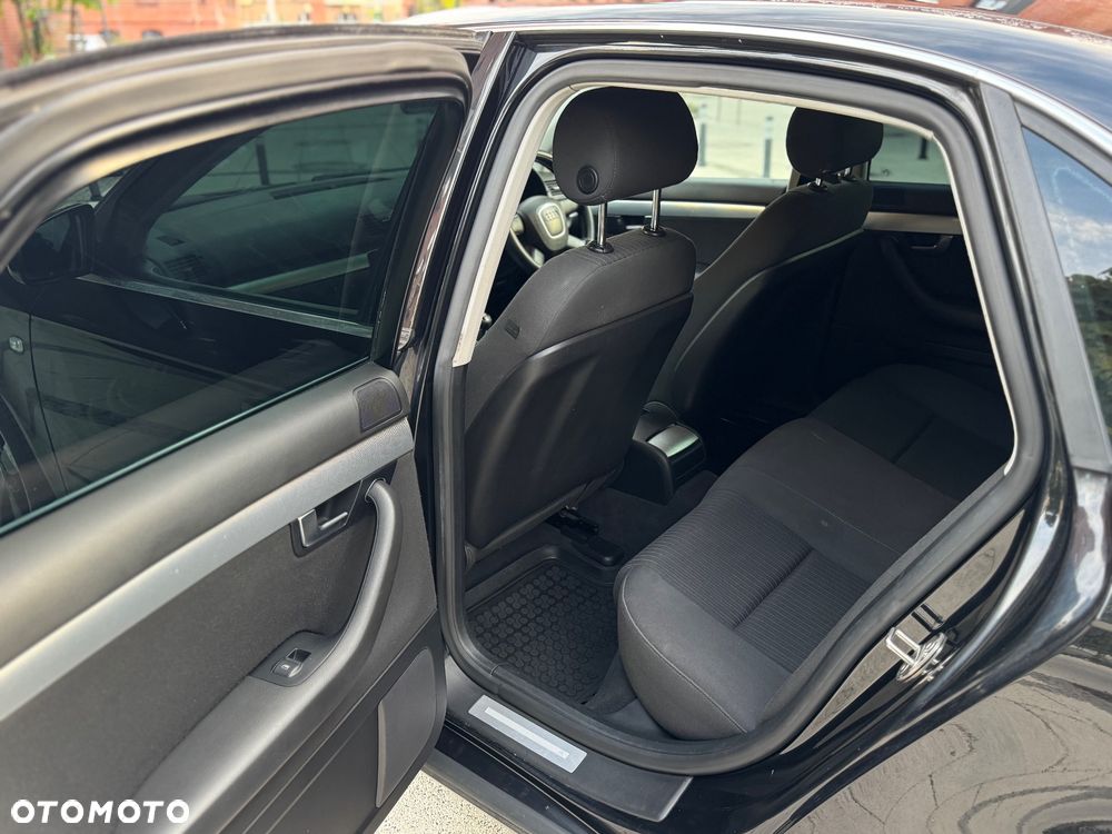 Audi A4 Limousine - 13