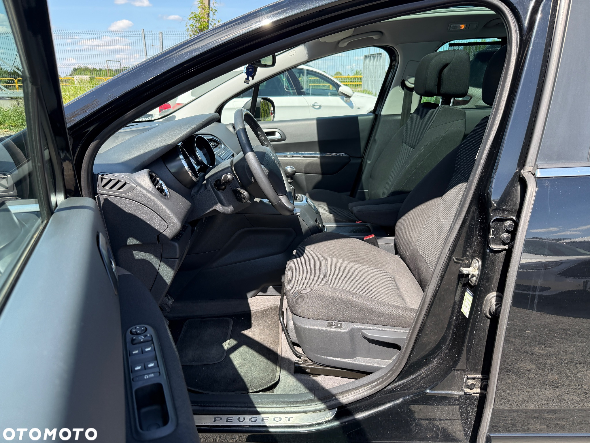 Peugeot 5008 1.6 THP Active - 26