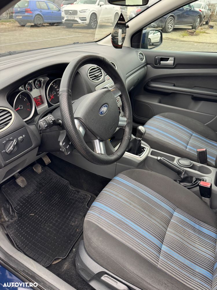 Ford Focus 1.4i Ambiente - 11