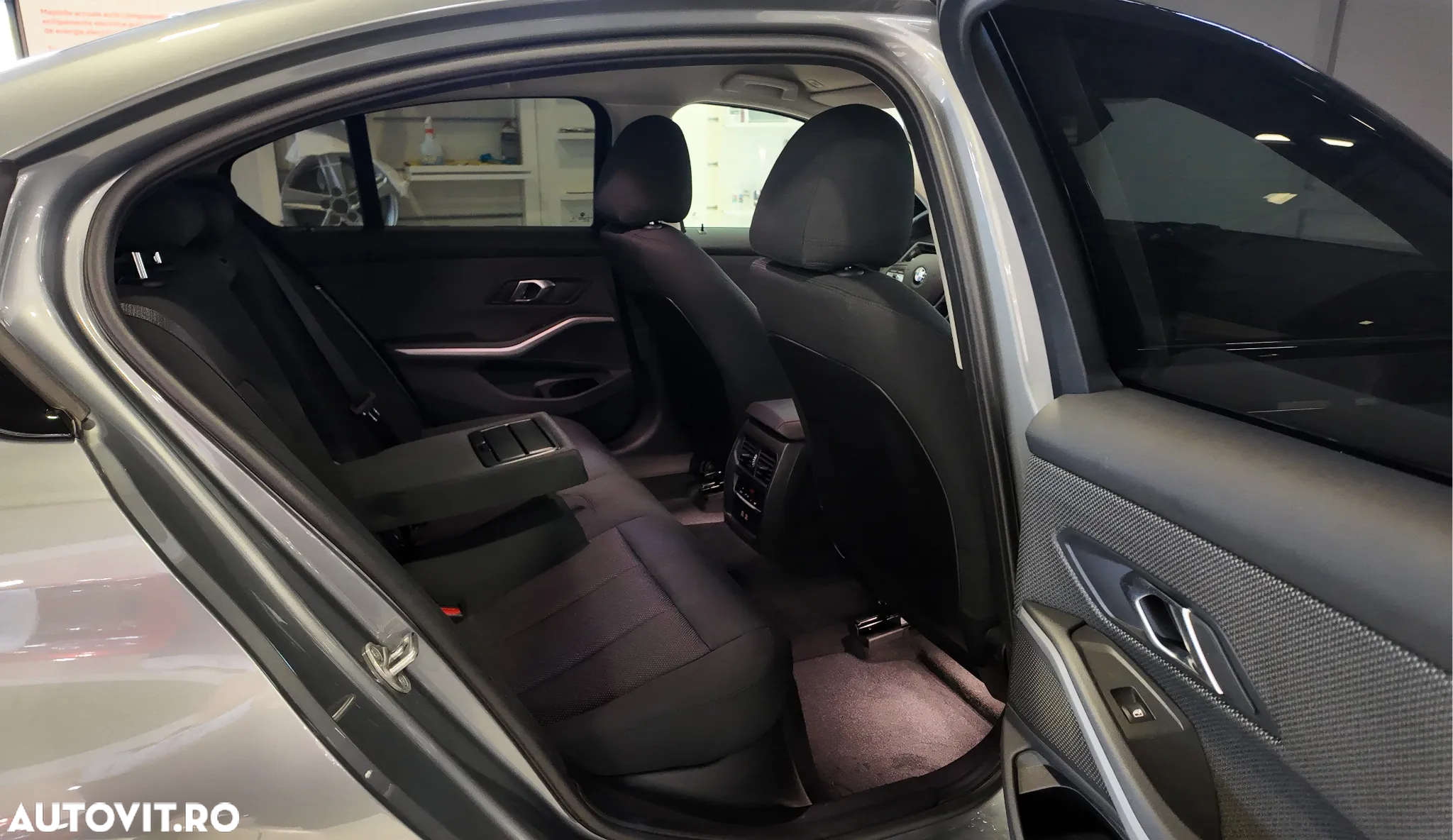 BMW Seria 3 318i Aut. Sport Line - 31