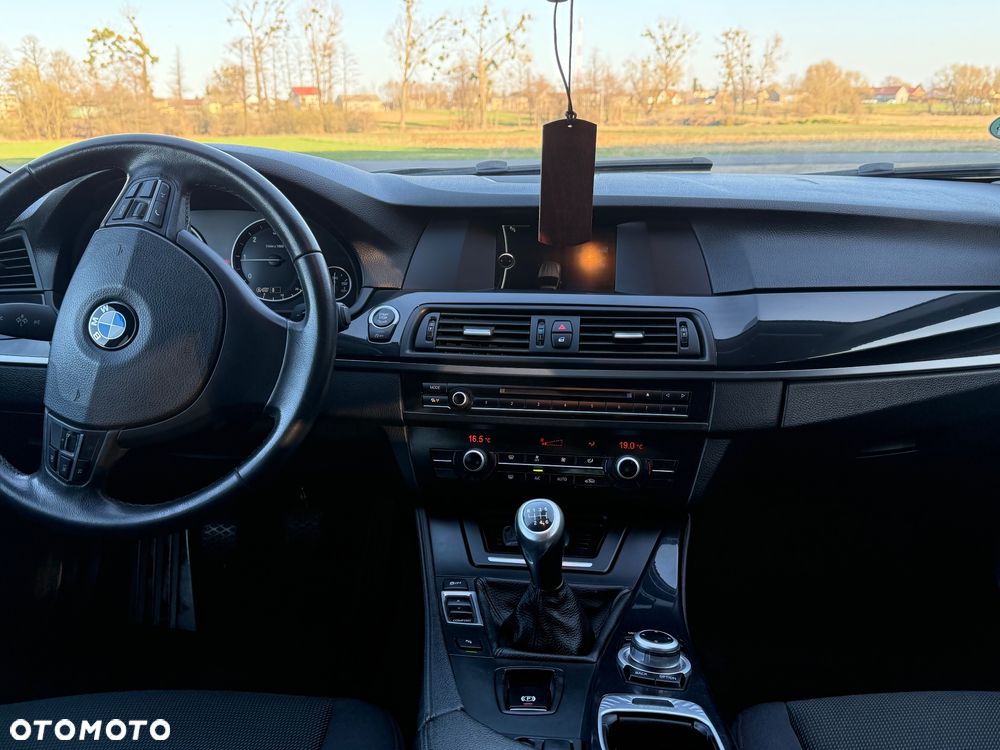 BMW Seria 5 520d Luxury Line - 10