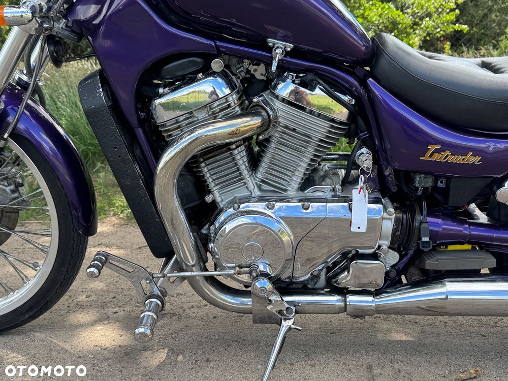 Suzuki Intruder - 13