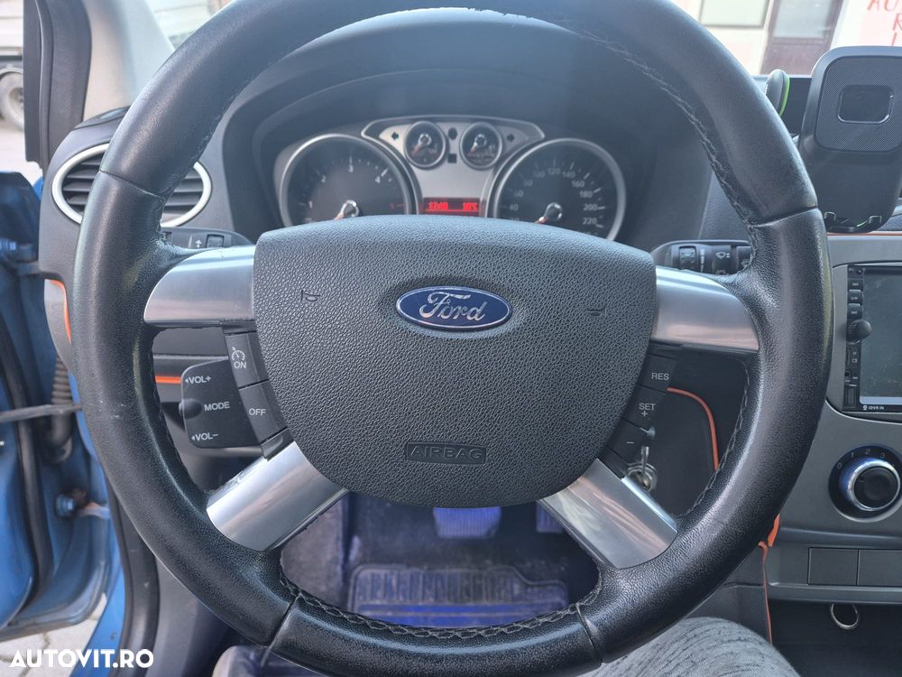 Ford Focus 2.0 TDCI DPF Aut. Style+ - 9