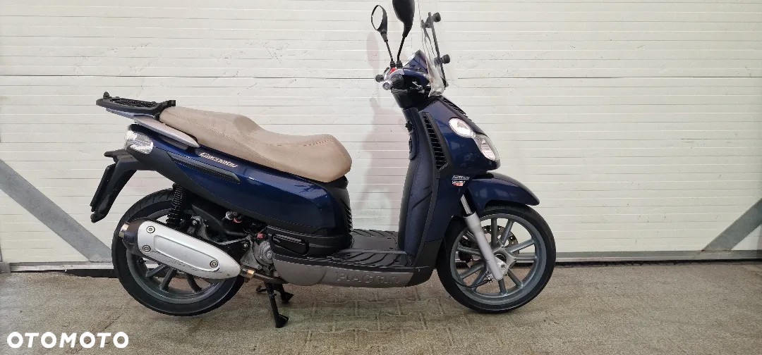 Piaggio Carnaby - 2