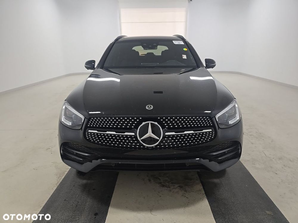 Mercedes-Benz GLC 300 4Matic 9G-TRONIC AMG Line Plus - 4