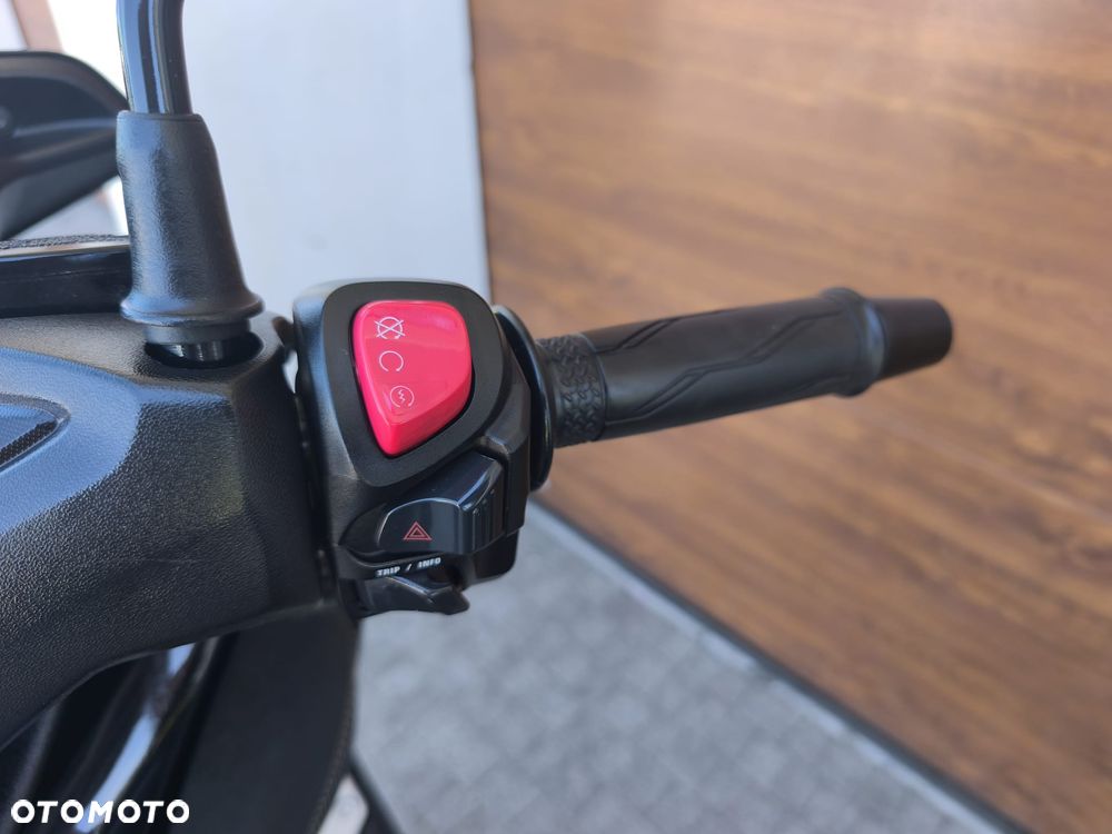 Yamaha X-max - 8