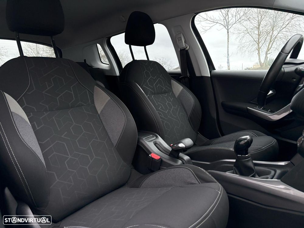 Peugeot 2008 1.2 PureTech Style - 6