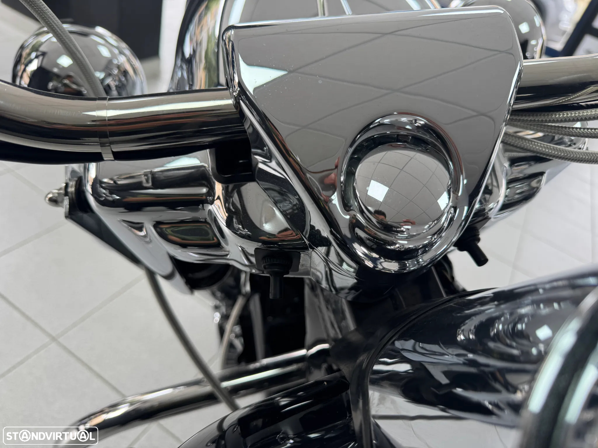 Harley-Davidson Road KING CLASSIC - 14