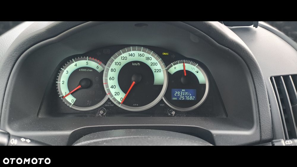 Toyota Corolla Verso - 8