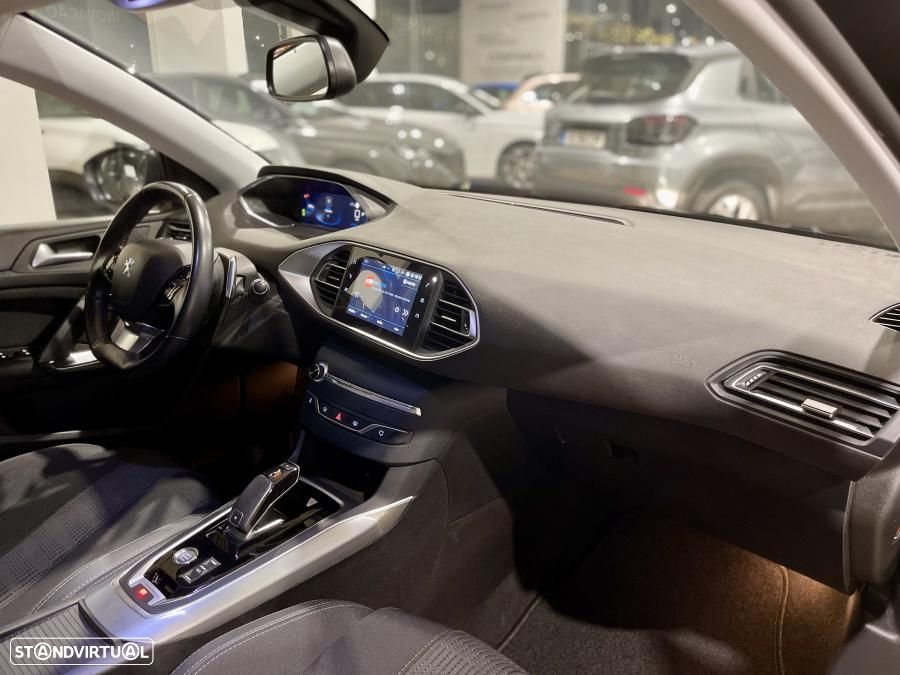 Peugeot 308 1.2 PureTech Allure Pack EAT8 - 29