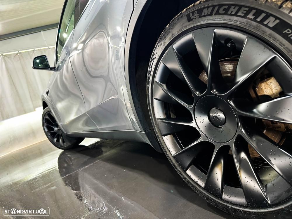 Tesla Model Y Long Range Dual Motor AWD - 8