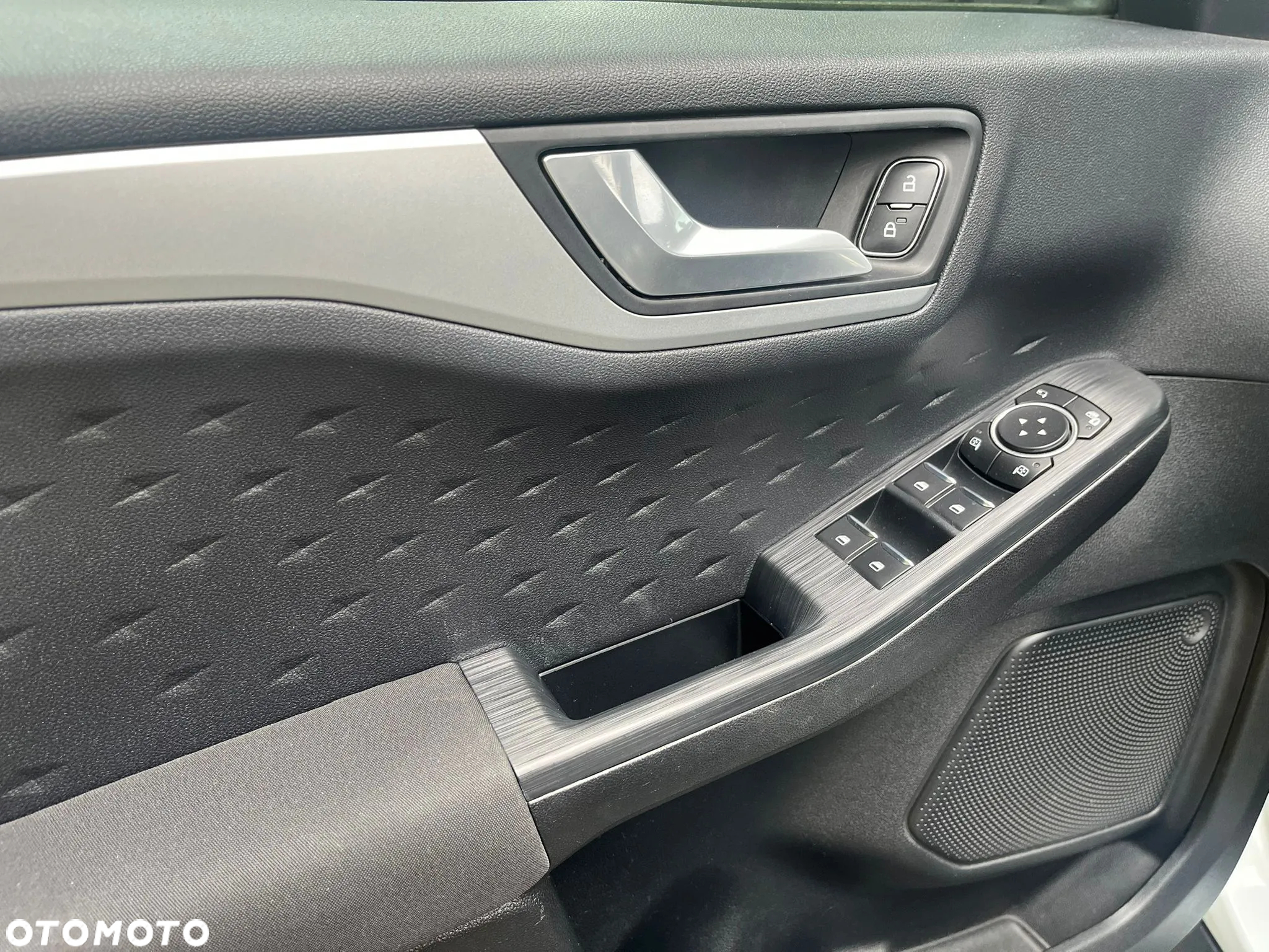 Ford Kuga - 10