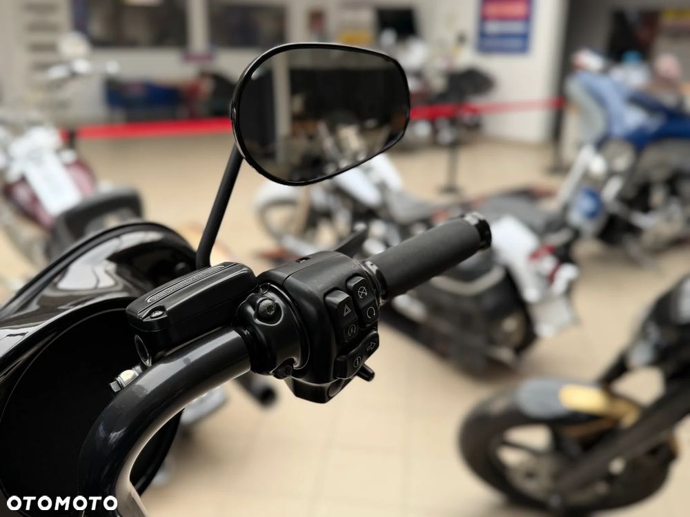 Harley-Davidson Touring Street Glide - 25