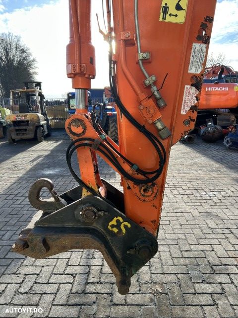 Hitachi ZX 135 US-3 - 16