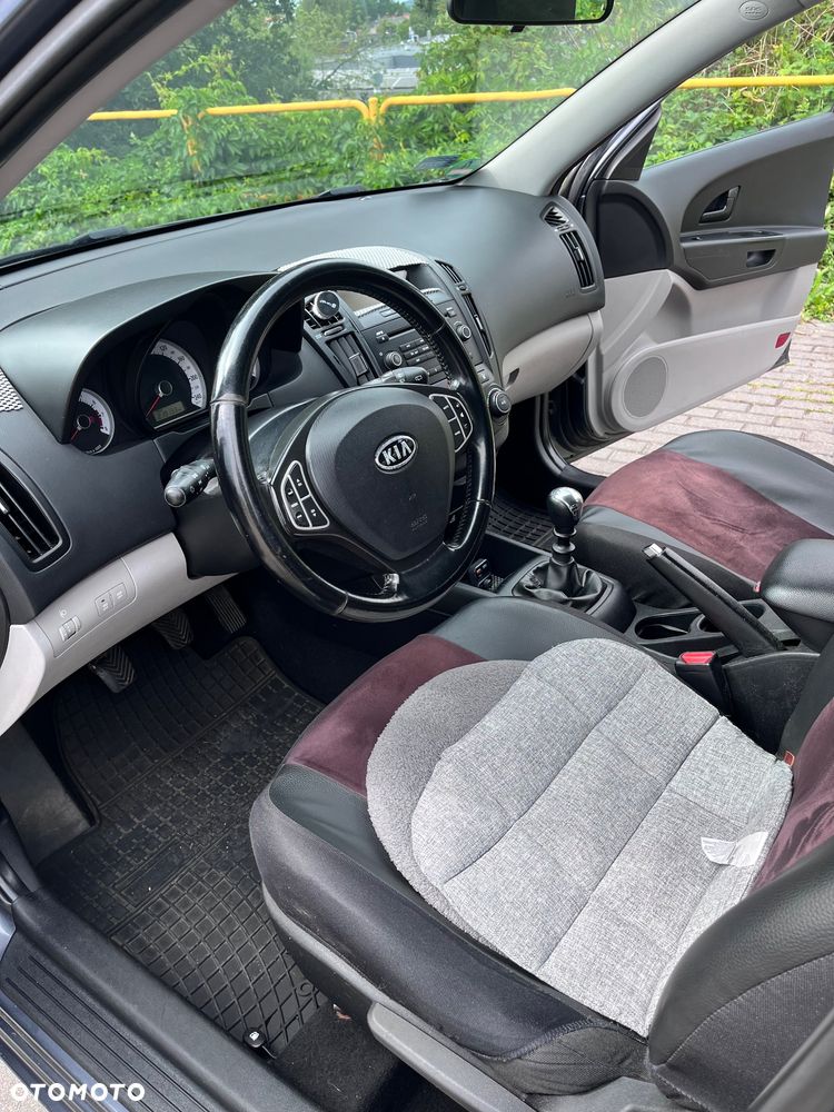 Kia Ceed 1.6 L - 5