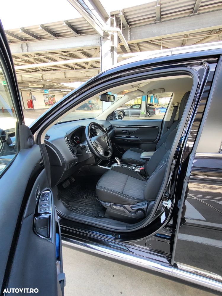 Mitsubishi Outlander PHEV 2.4 L 4X4 Instyle - 13