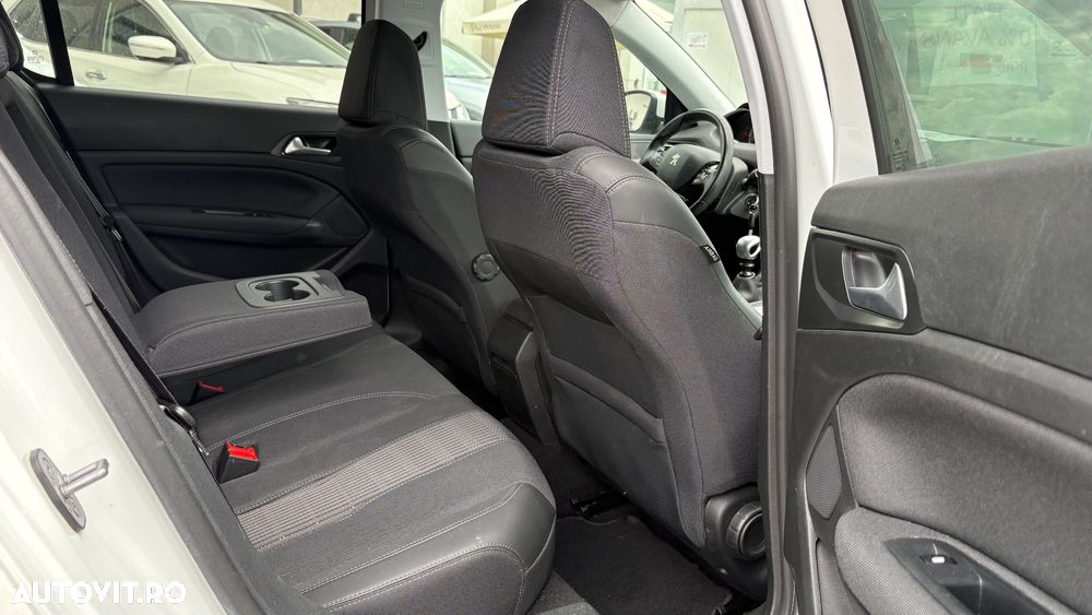 Peugeot 308 1.2 L PureTech Turbo S&S Allure - 8