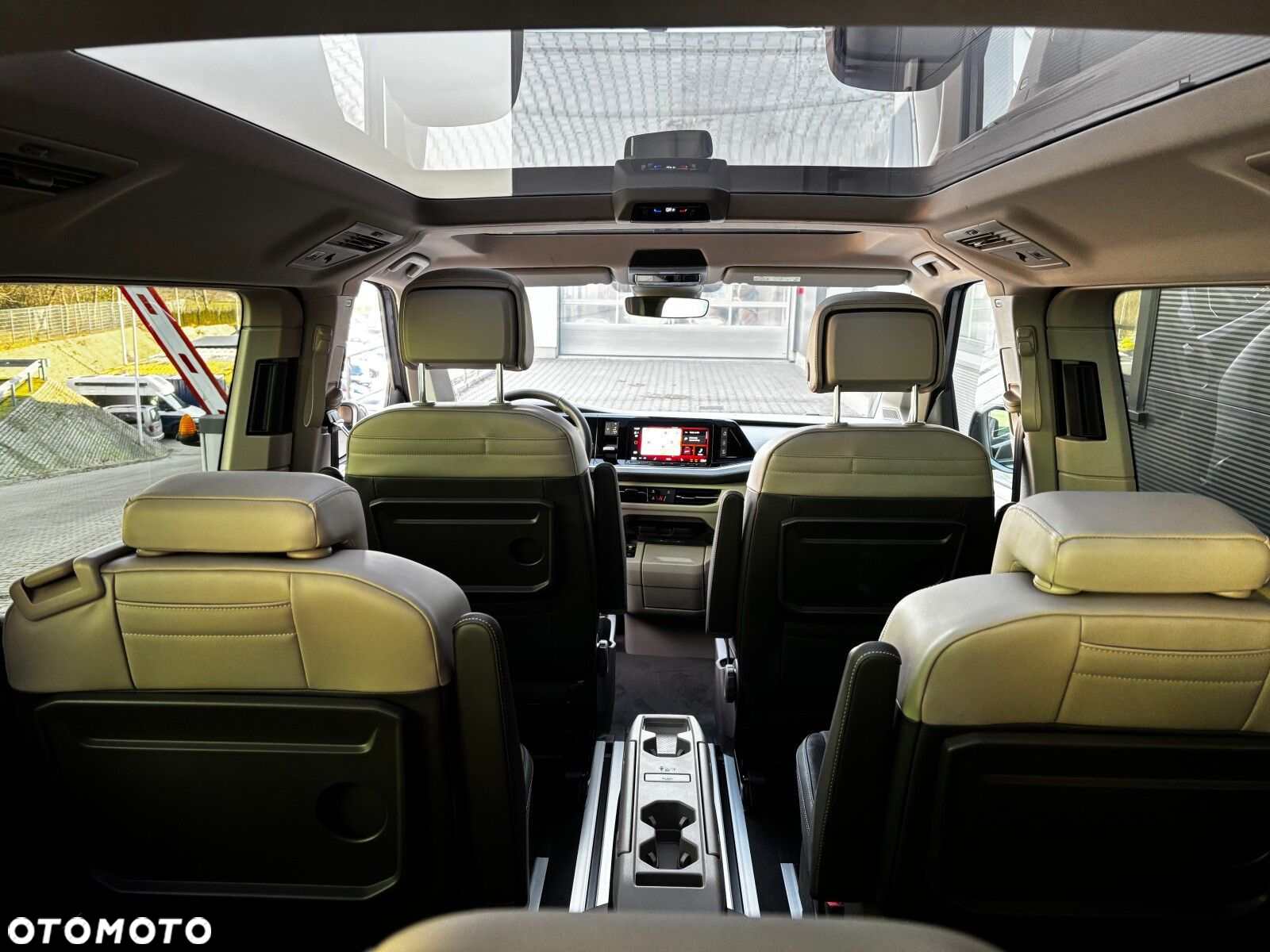 Volkswagen Multivan - 22