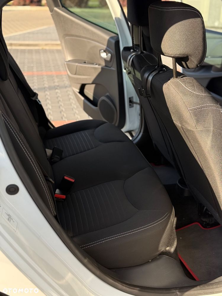 Renault Clio - 17