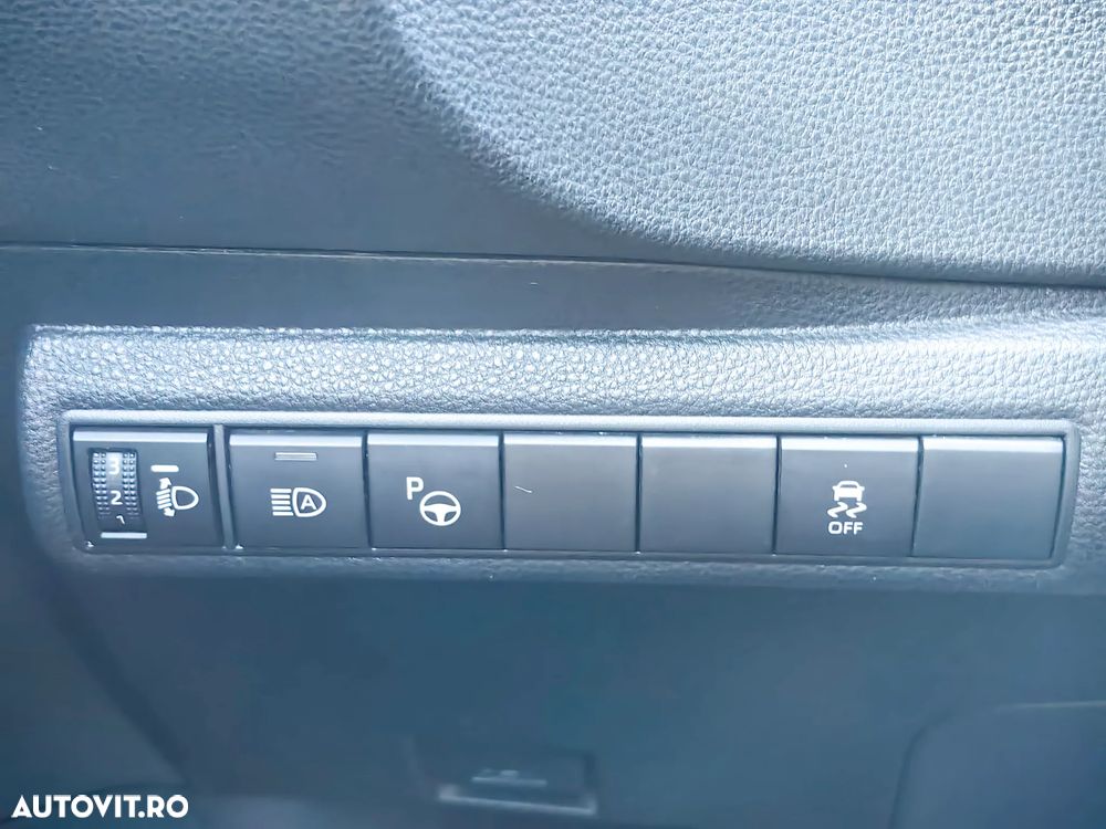 Toyota Corolla 1.8 HSD Business - 26