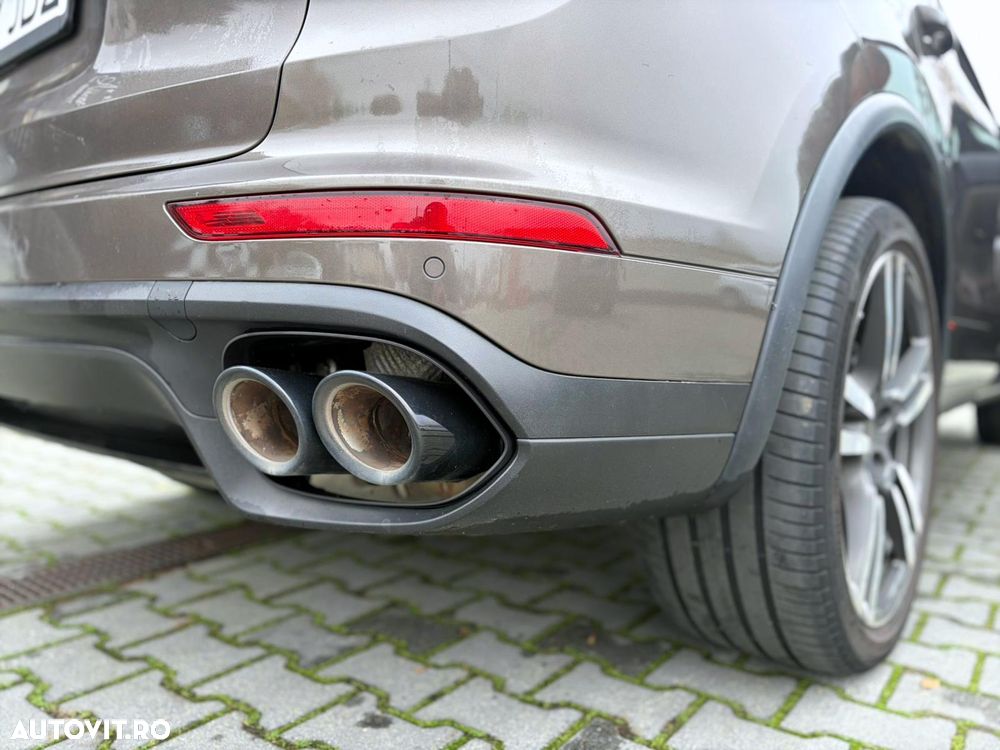 Porsche Cayenne 3.0 L - 15