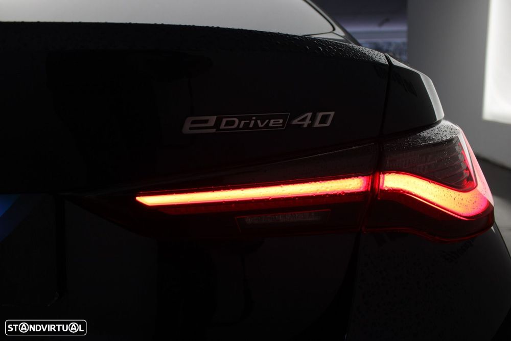 BMW i4 eDrive40 - 42