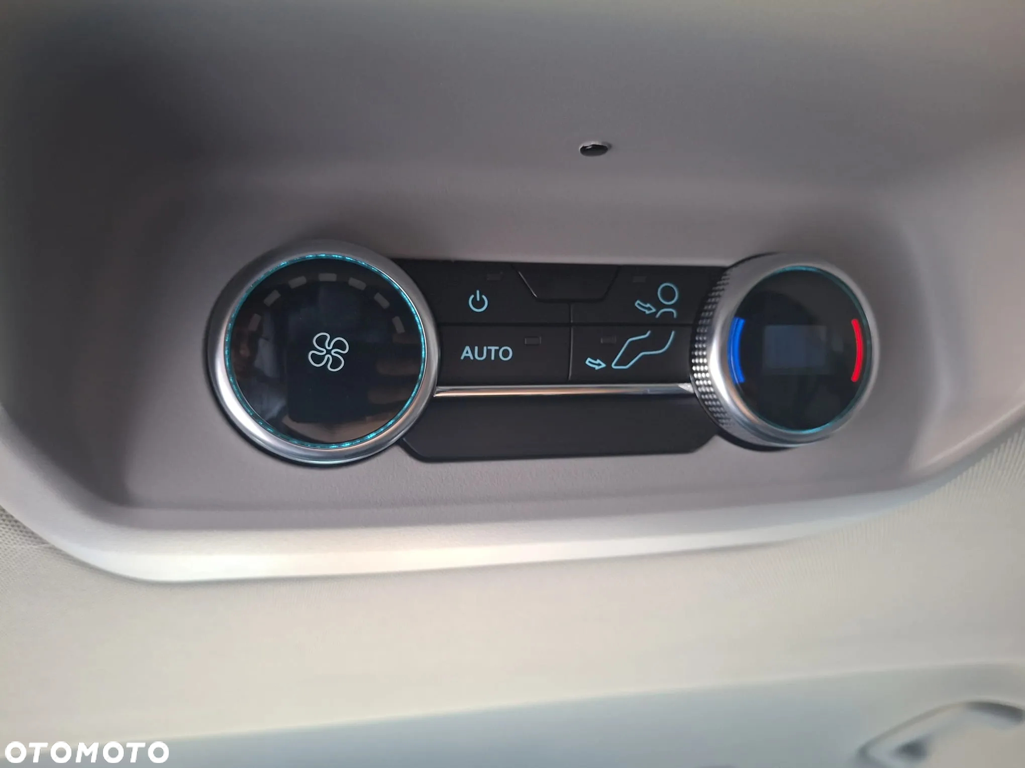 Ford Tourneo Custom 320 L2H1 VA Autm TitaniumX - 12