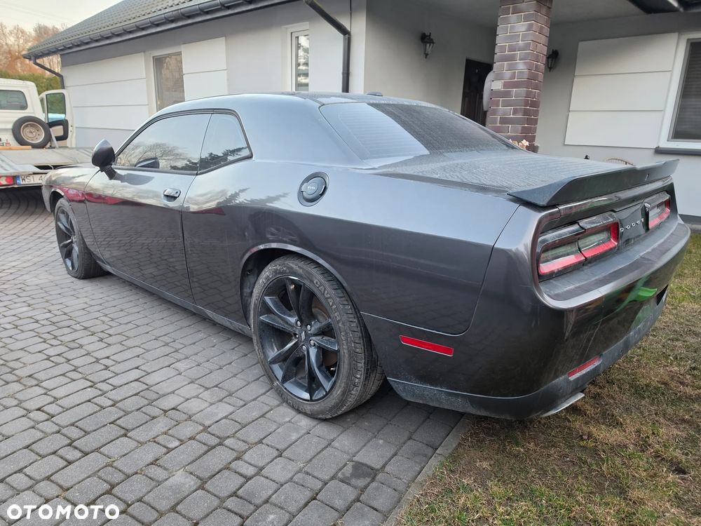 Dodge Challenger - 7