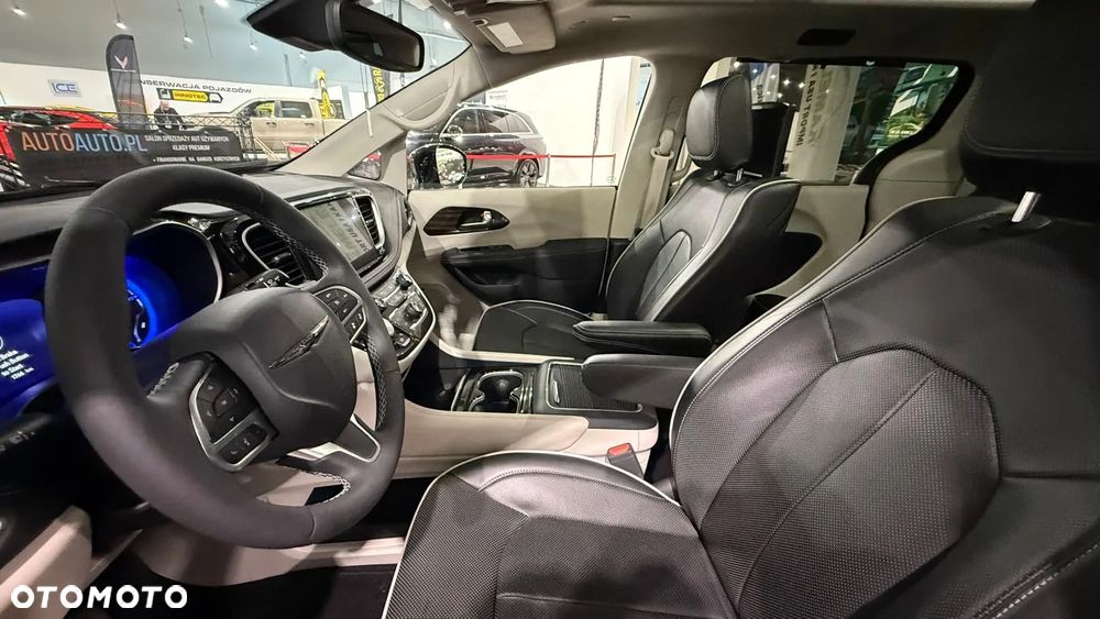 Chrysler Pacifica - 12