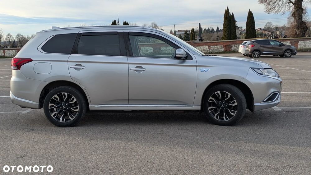 Mitsubishi Outlander 2.0 Intense + Navi 4WD CVT - 1