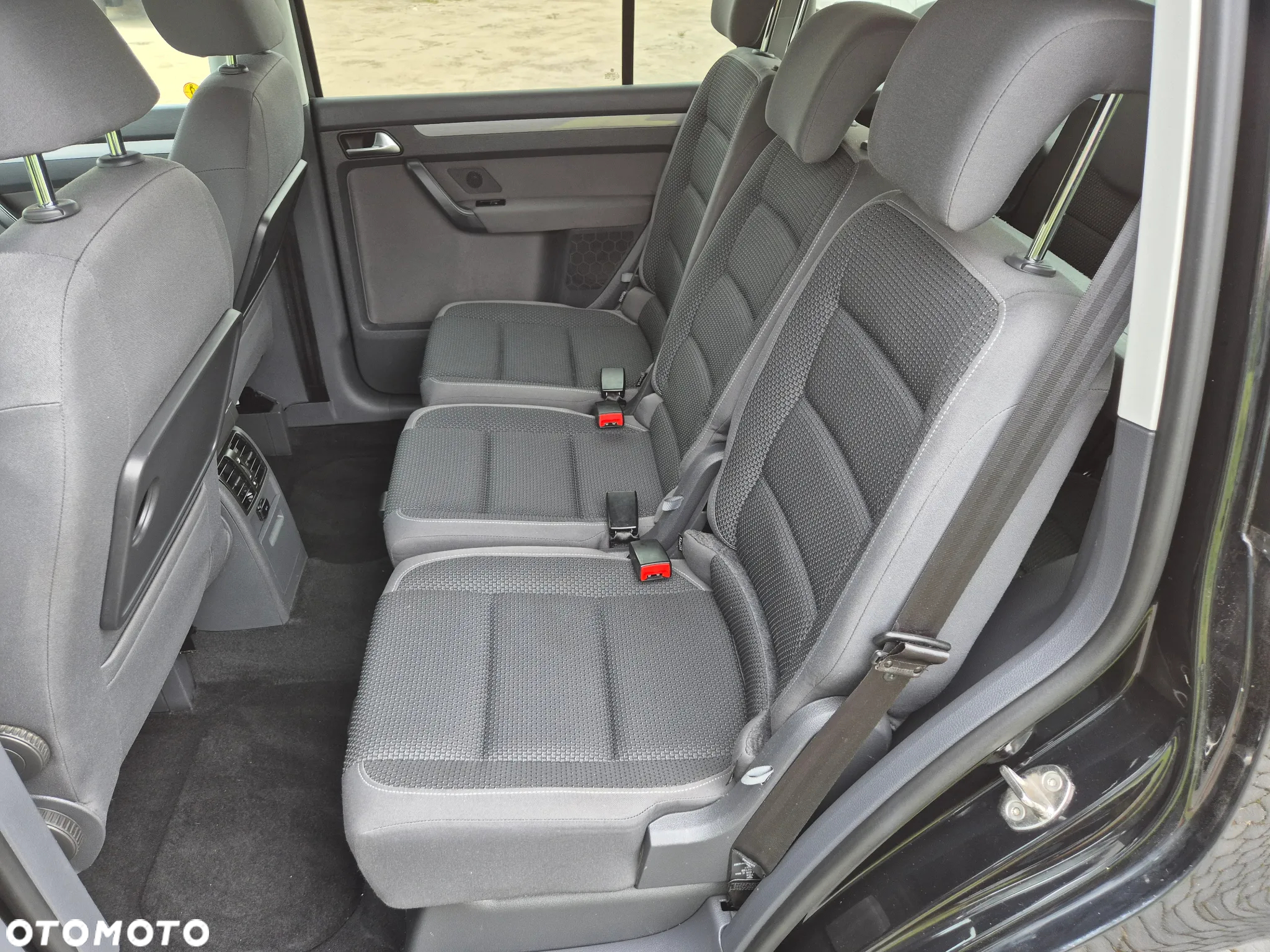 Volkswagen Touran 1.4 TSI STYLE - 32