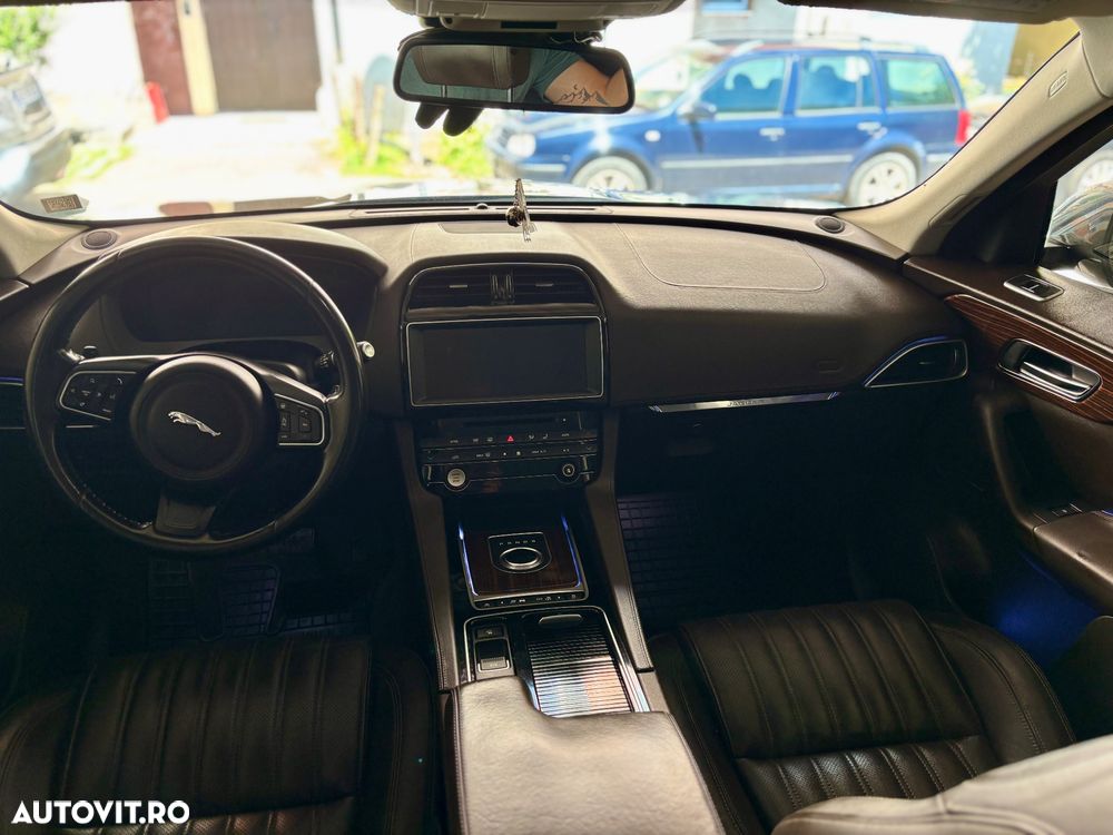 Jaguar F-Pace 20d AWD Portfolio - 19
