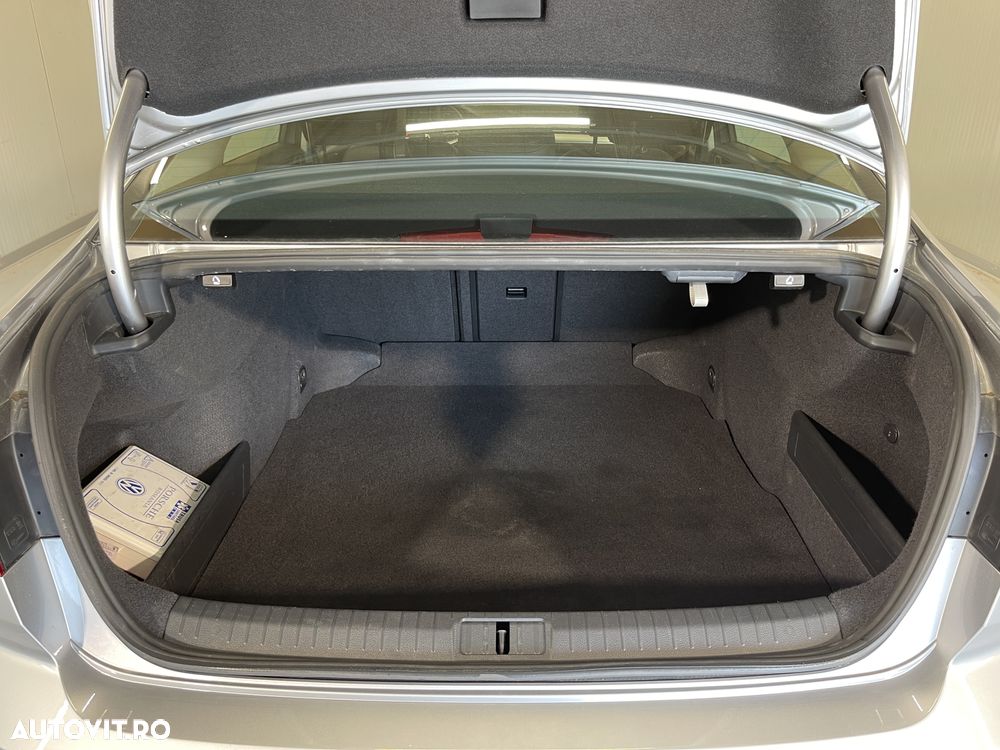 Volkswagen Passat 2.0 TDI DSG Highline - 11