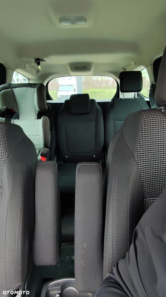 Peugeot 5008 1.6 THP Family - 24