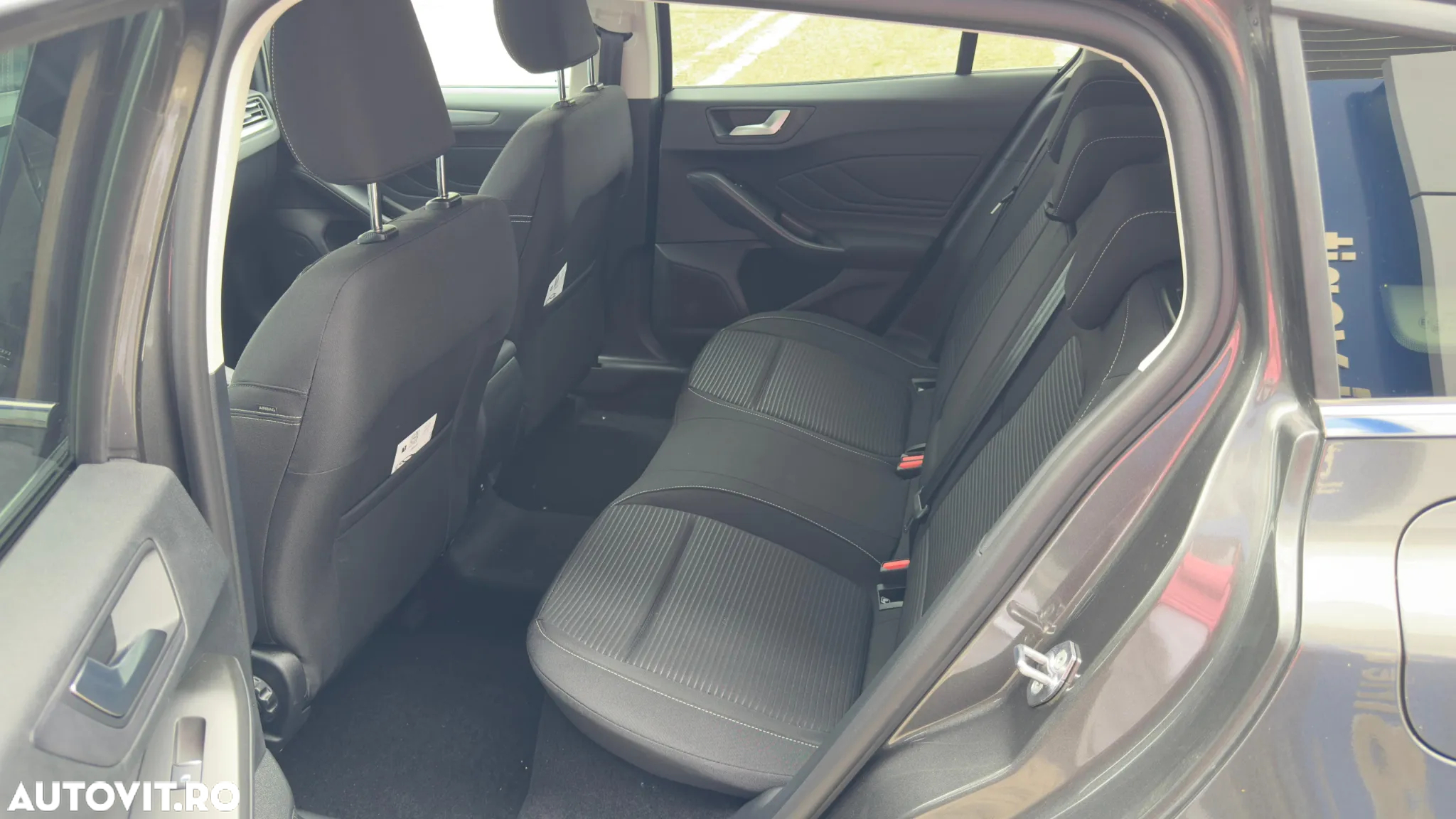 Ford Focus 1.0 EcoBoost 6MT MHEV Titanium X - 11