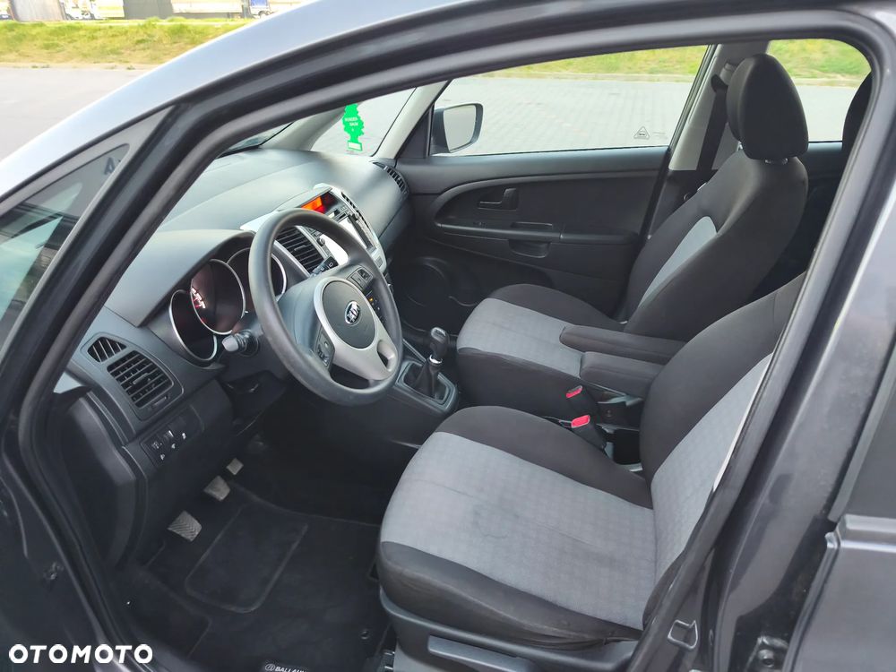 Kia Venga 1.6 L - 10