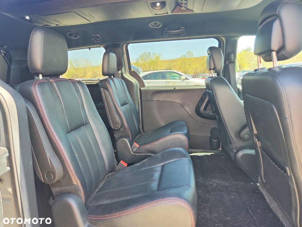 Dodge Grand Caravan - 9