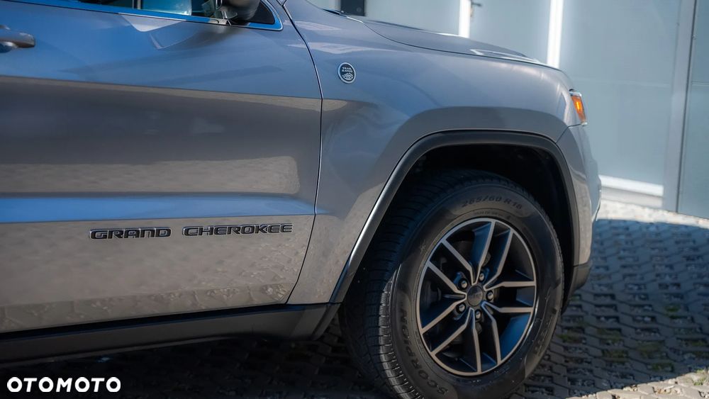 Jeep Grand Cherokee - 17