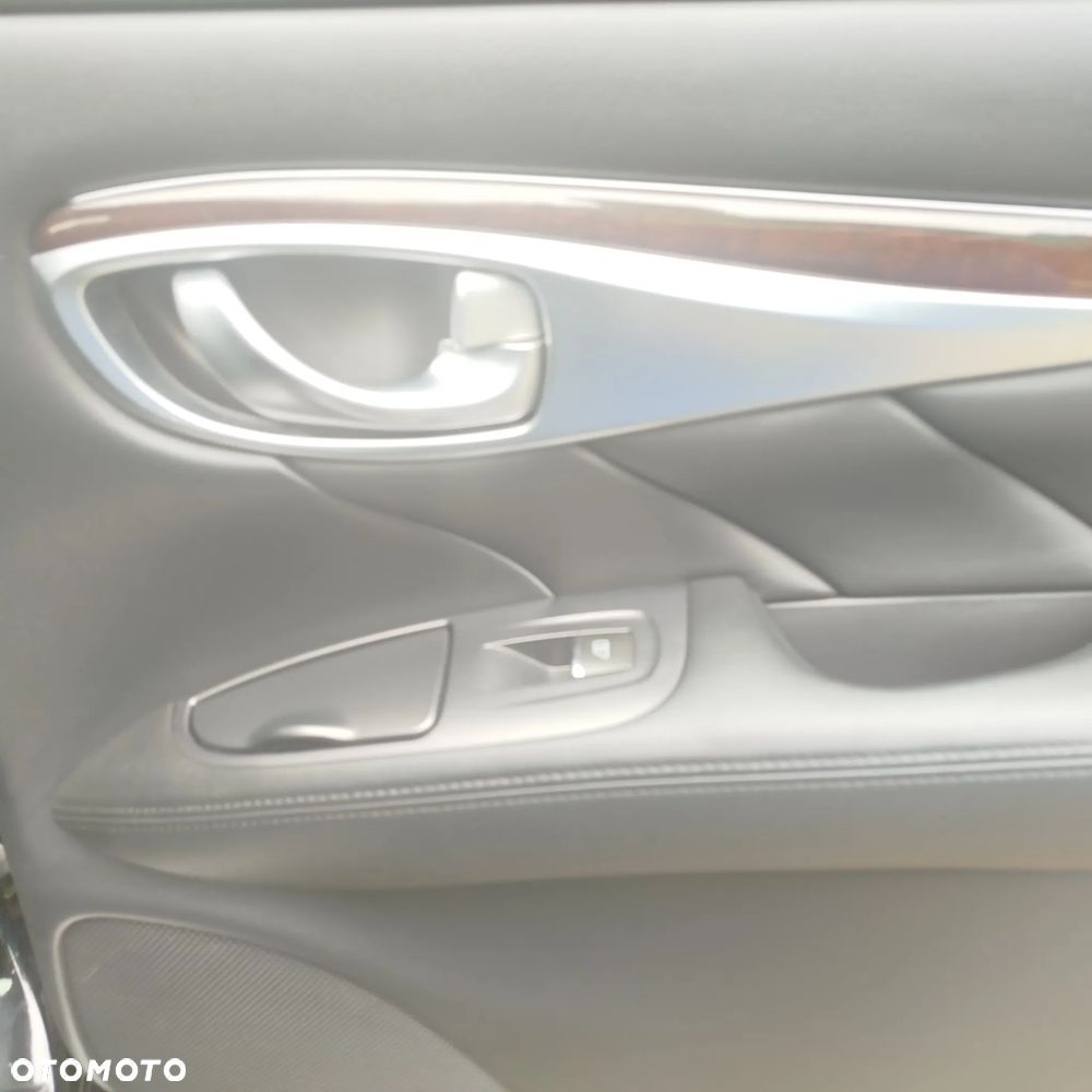 Infiniti M - 17