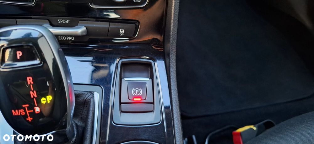 BMW Seria 2 218d - 17