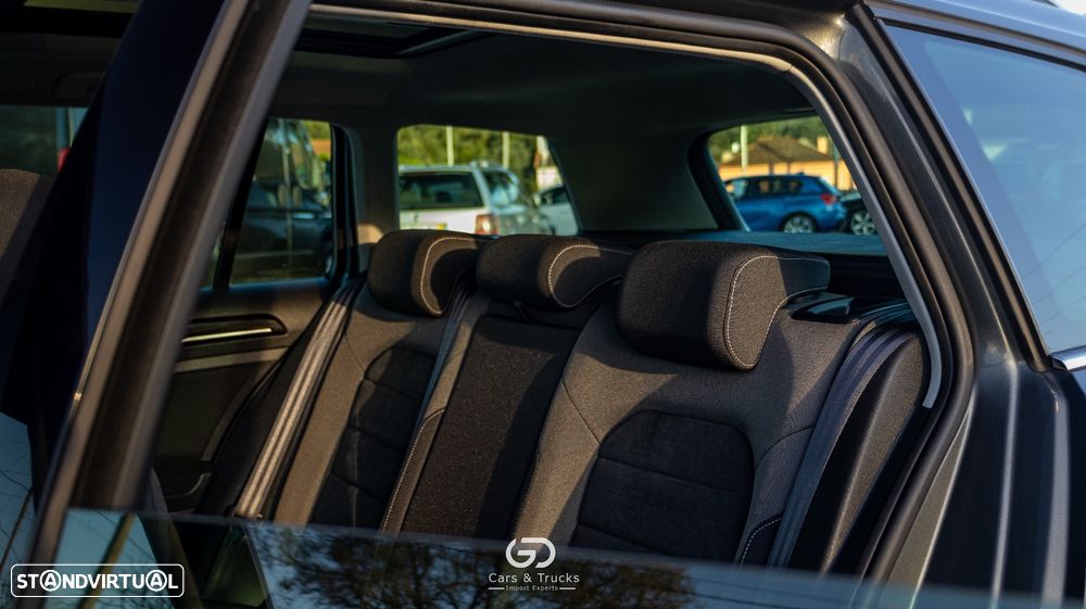 VW Golf Variant 2.0 TDi R-Line - 46