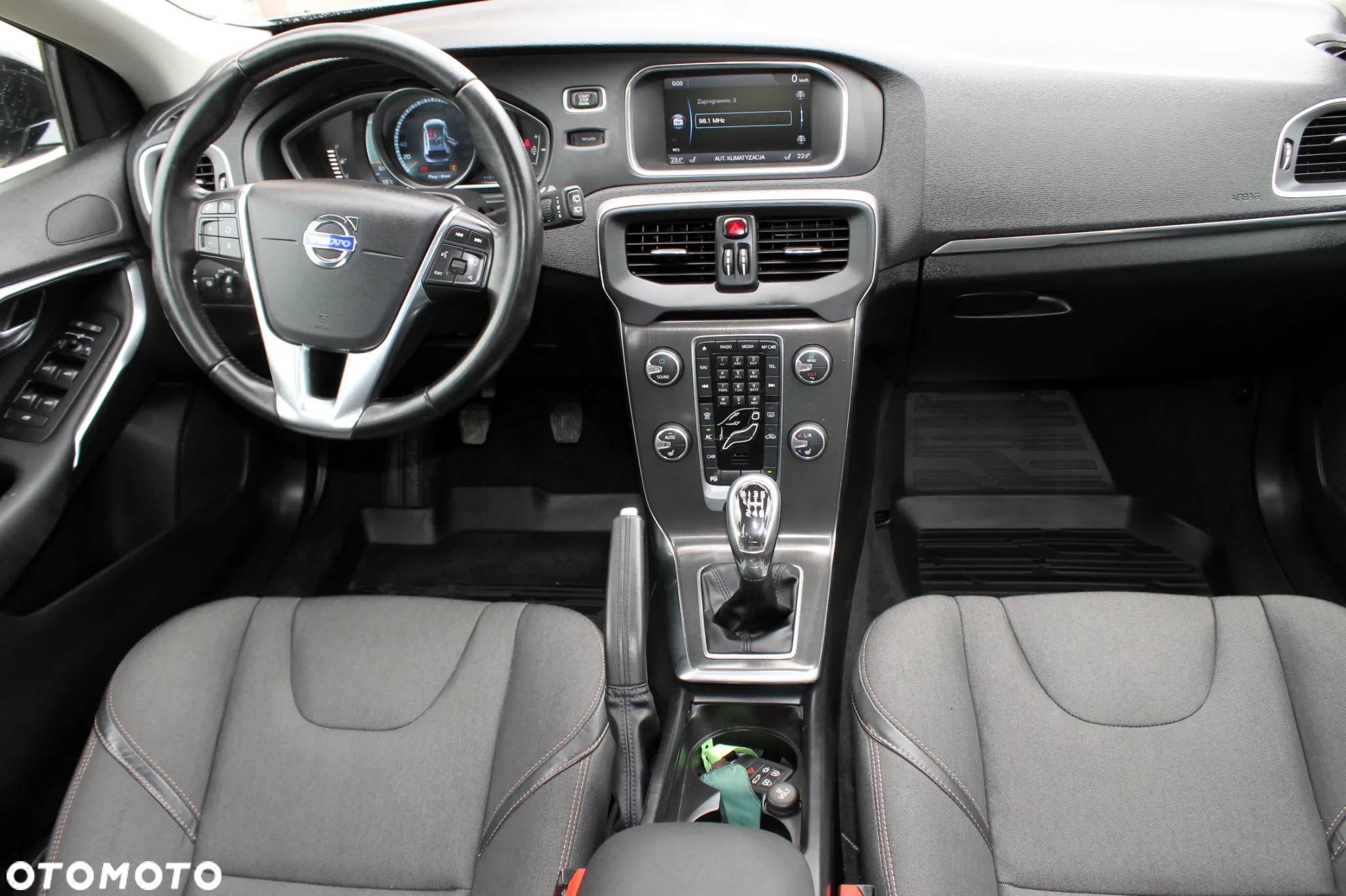 Volvo V40 Cross Country D2 Momentum - 9
