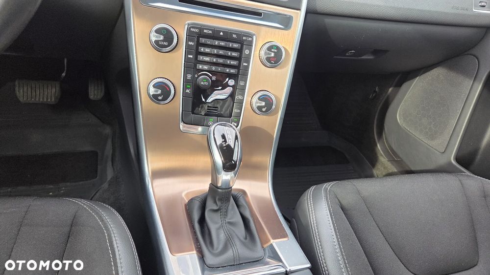 Volvo XC 60 D3 Geartronic Momentum - 26
