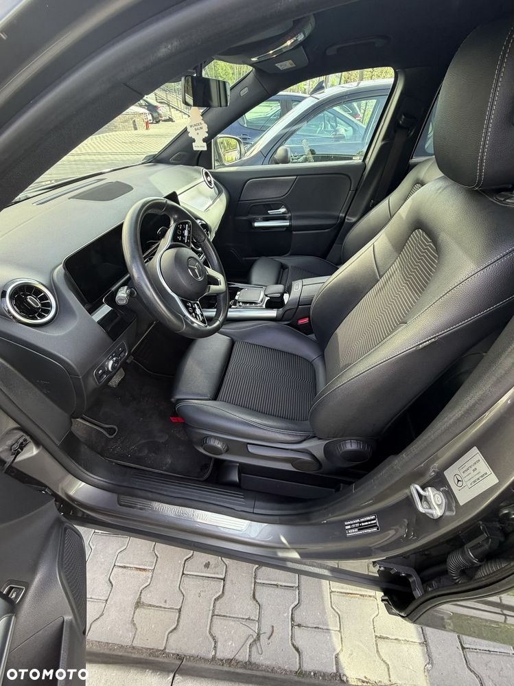 Mercedes-Benz GLA - 9