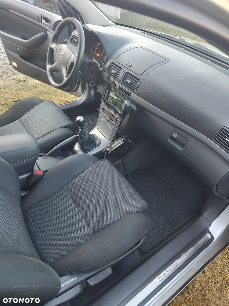Toyota Avensis 2.0 D-4D - 5