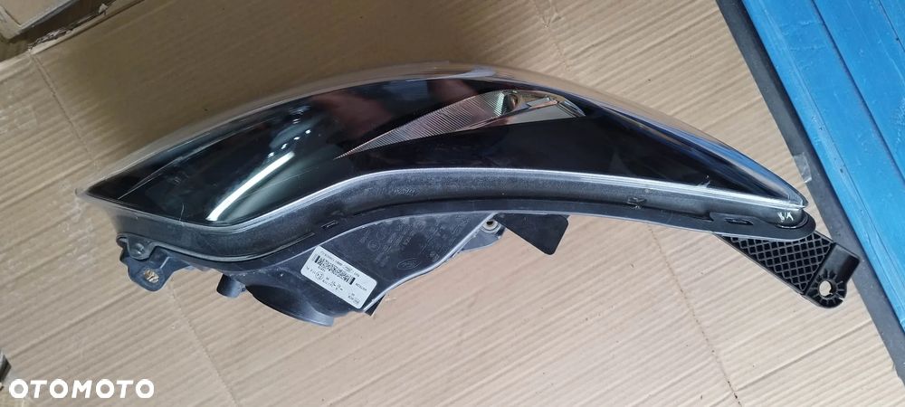 prawa lampa focus mk3 czarna bm5113w029 - 3