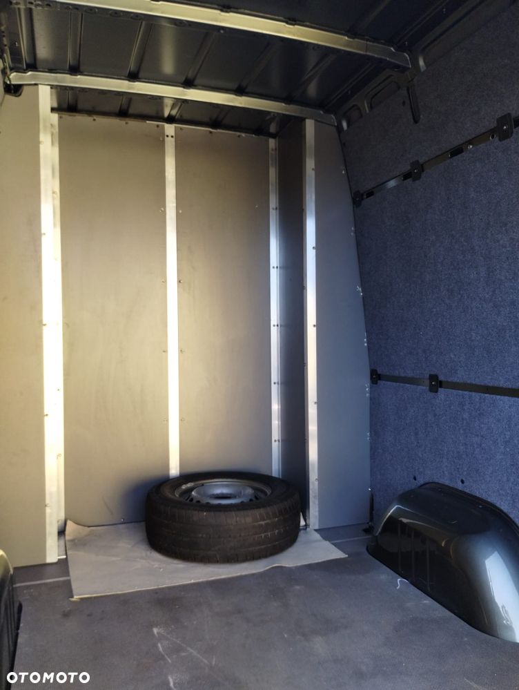 Mercedes-Benz Sprinter - 16