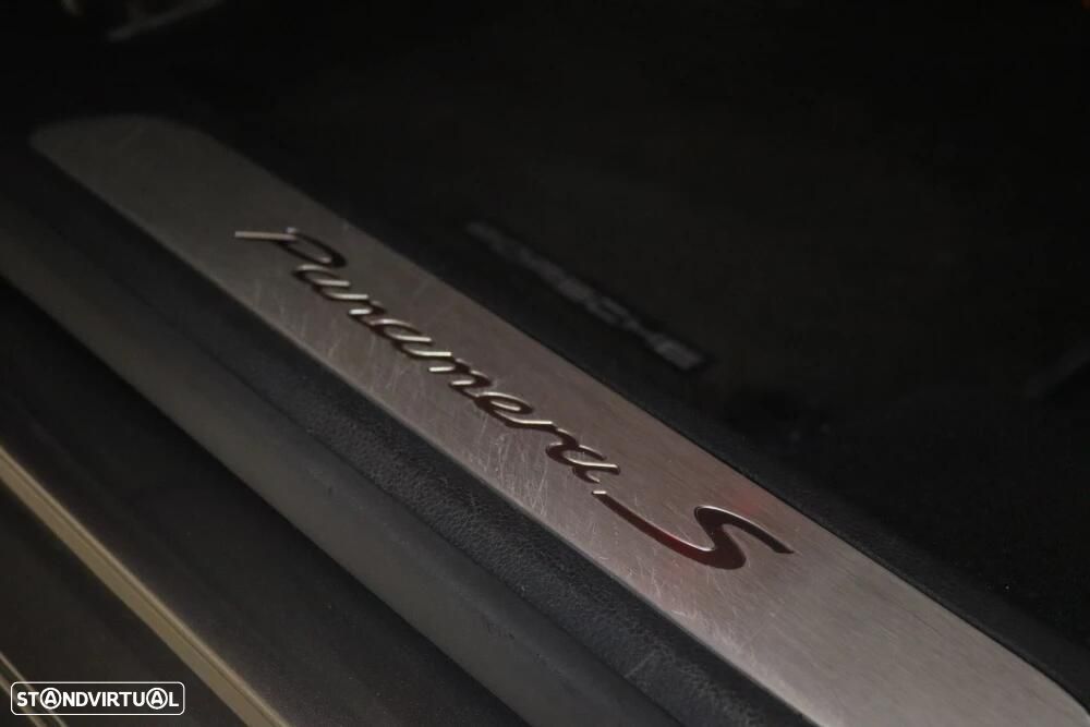 Porsche Panamera - 21