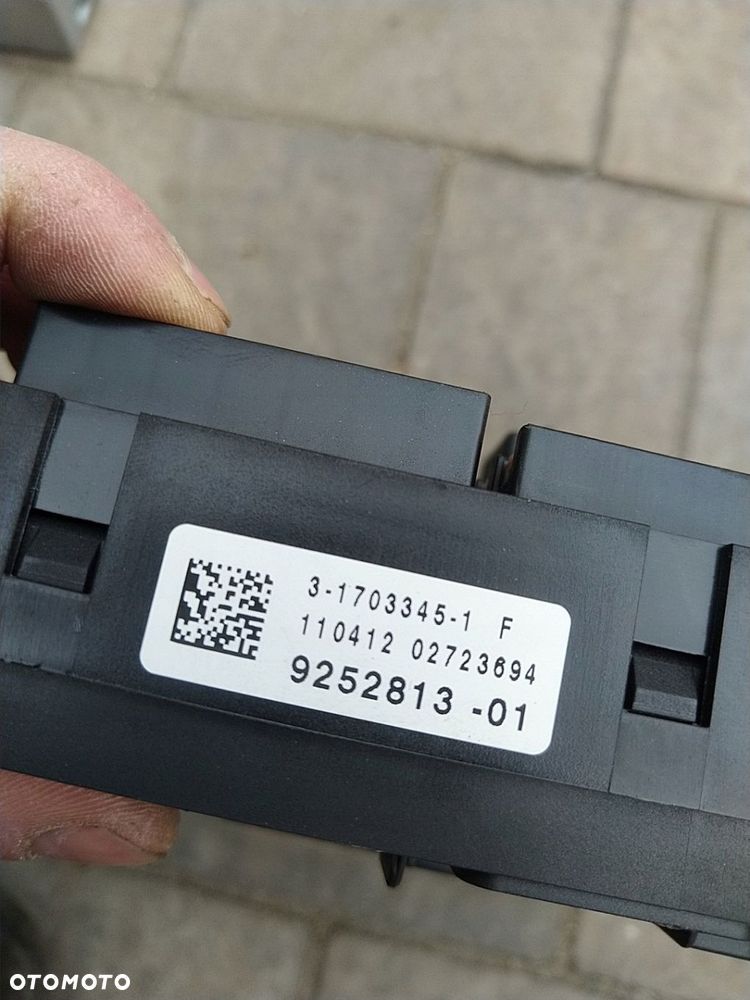 BMW F06 F12 F10 F11 SKRZYNKA BEZPIECZNIKÓW 9252813 - 2