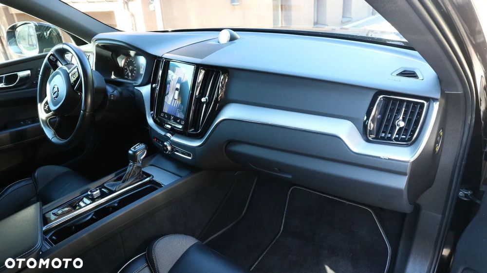 Volvo XC 60 T5 AWD R-Design - 8